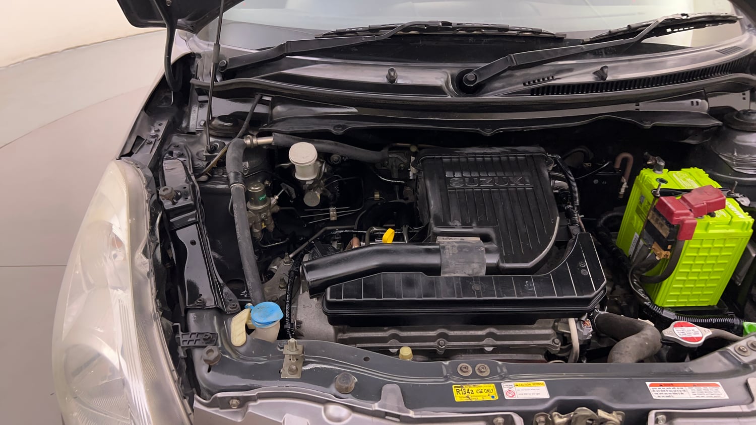Used 2014 Maruti Suzuki Swift VXi Petrol Manual engine ENGINE RIGHT SIDE HINGE & APRON VIEW