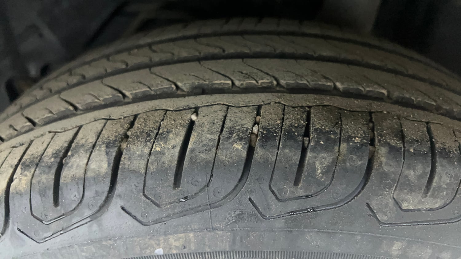 Used 2017 Ford Figo Aspire Titanium 1.2 Ti-VCT Petrol Manual tyres LEFT REAR TYRE TREAD VIEW