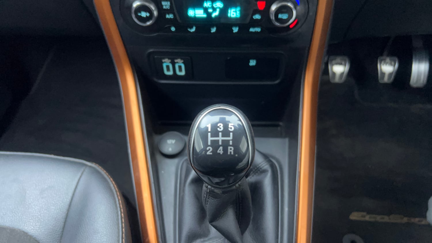 Used 2020 Ford EcoSport S MT 1.5 Ti-VCT Petrol Manual interior GEAR  KNOB VIEW