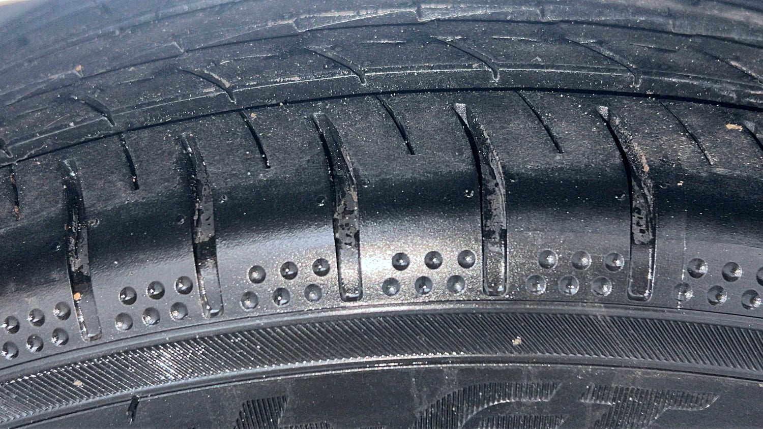 Used 2019 Tata Tiago Revotron XZ Plus Petrol Manual tyres RIGHT FRONT TYRE TREAD VIEW