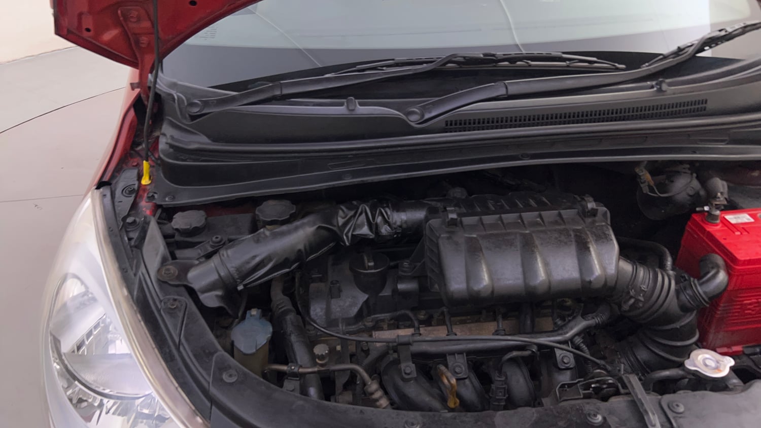 Used 2013 Hyundai i10 Magna 1.2 Kappa2 Petrol Manual engine ENGINE RIGHT SIDE HINGE & APRON VIEW