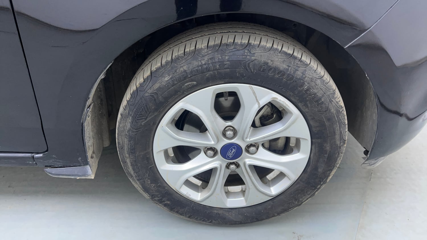 Used 2017 Ford Figo Aspire Titanium 1.2 Ti-VCT Petrol Manual tyres RIGHT FRONT TYRE RIM VIEW