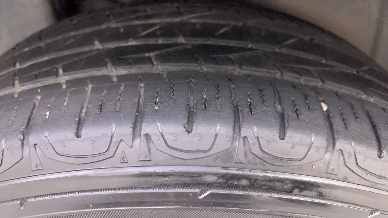Used 2019 Jeep Compass Longitude (O) 1.4 Petrol AT Petrol Automatic tyres RIGHT REAR TYRE TREAD VIEW