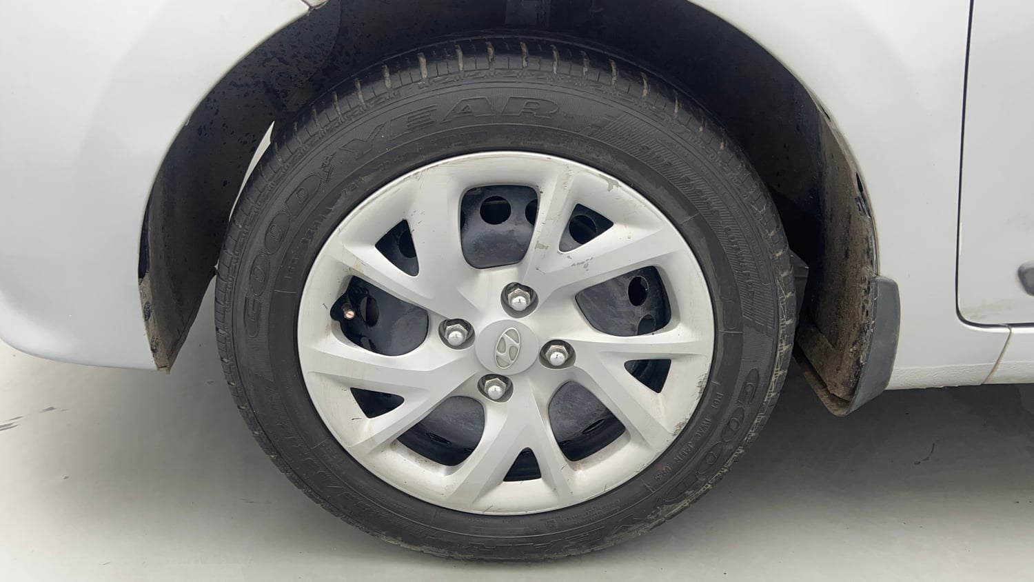 Used 2019 Hyundai Grand i10 Sportz 1.2 Kappa VTVT Petrol Manual tyres LEFT FRONT TYRE RIM VIEW