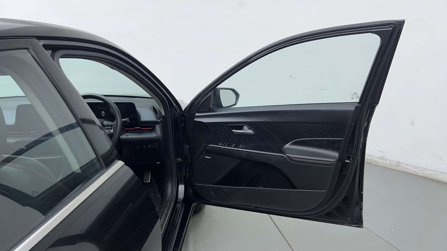 Used 2023 Hyundai Verna SX (O) 1.5 Turbo Petrol DCT Petrol Automatic interior RIGHT FRONT DOOR OPEN VIEW