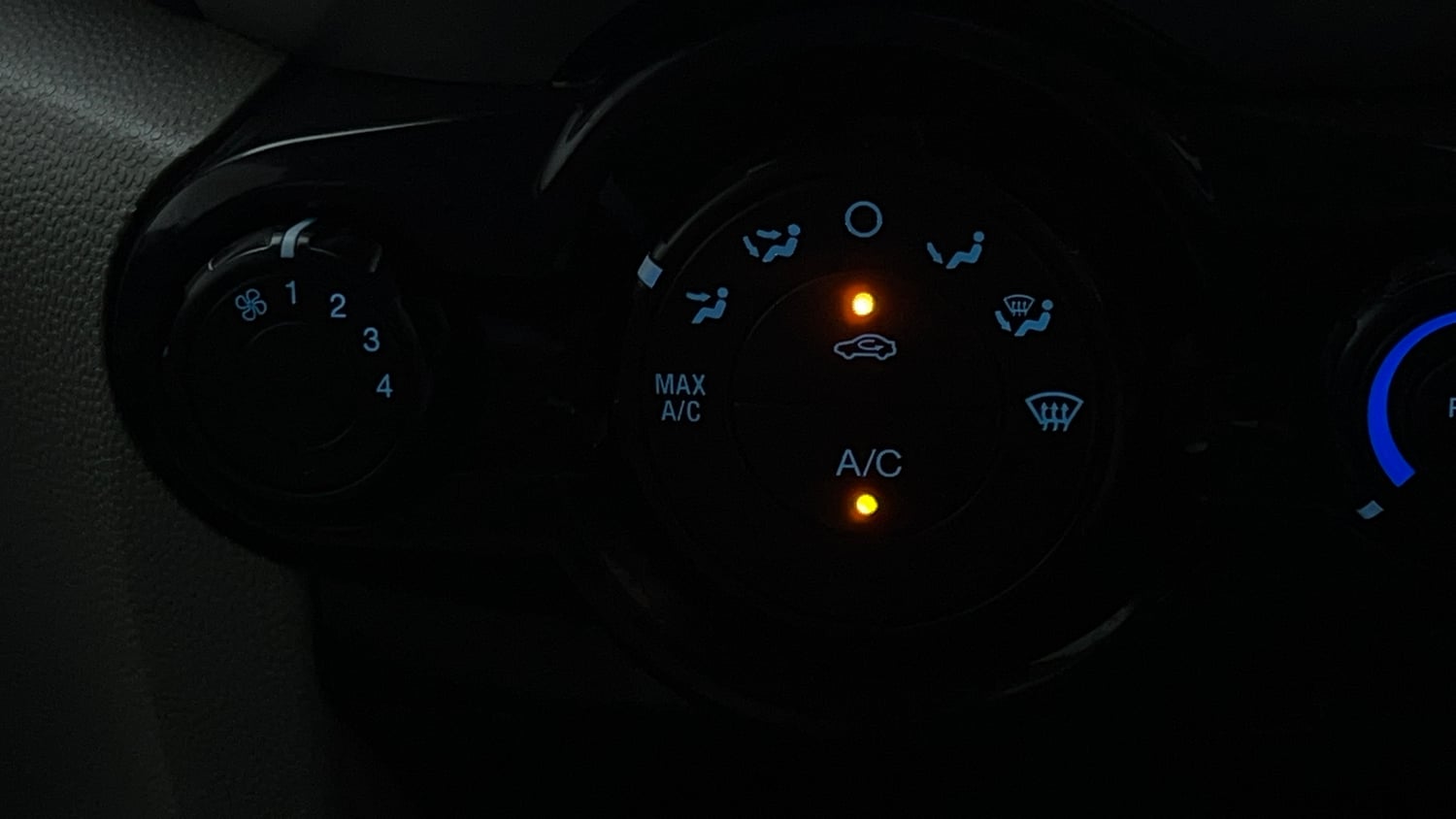 Used 2015 Ford EcoSport Trend 1.5 Ti-VCT Petrol Manual top_features Rear defogger