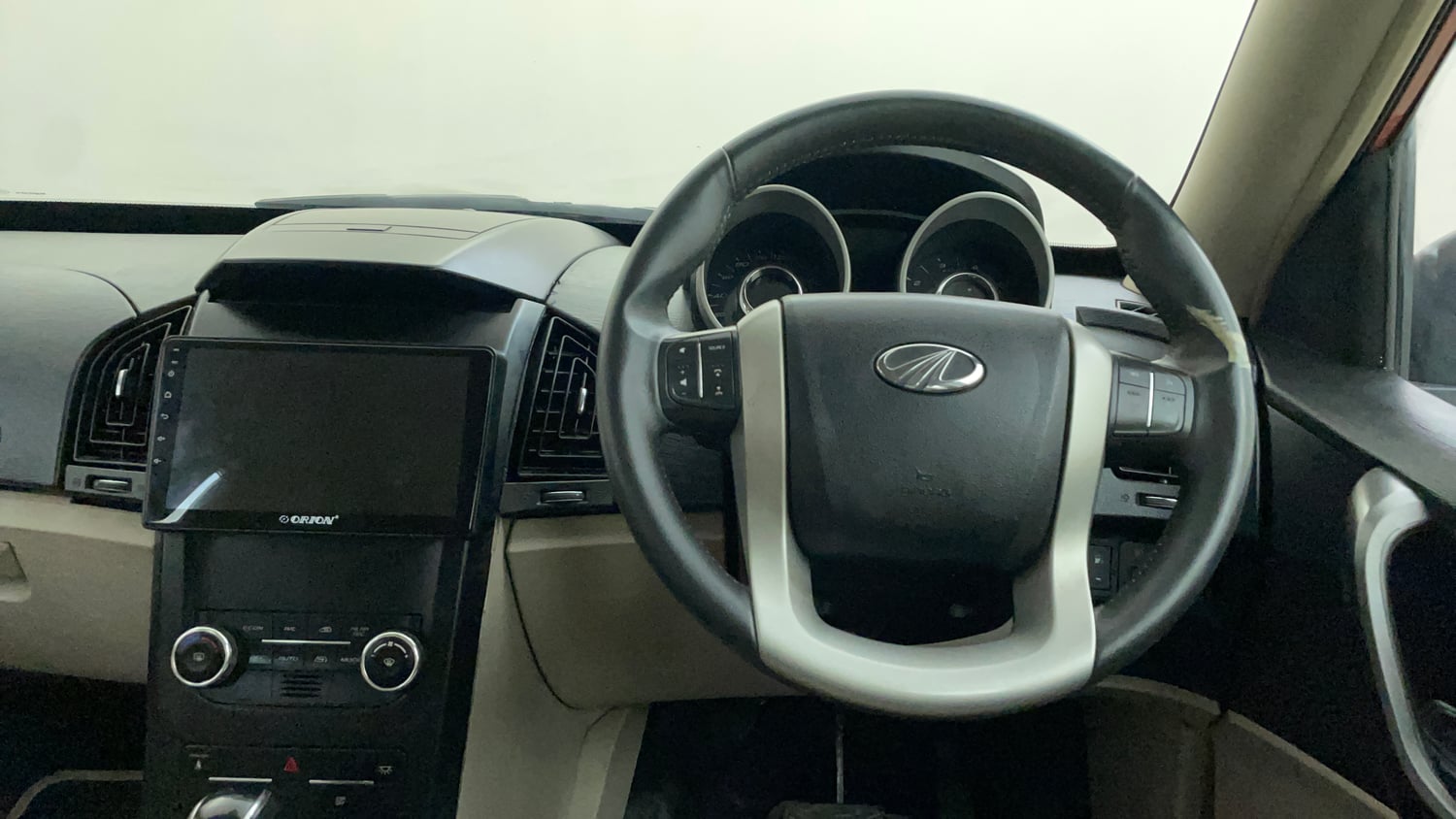 Used 2016 Mahindra XUV500 W8 AT Diesel Automatic interior STEERING VIEW