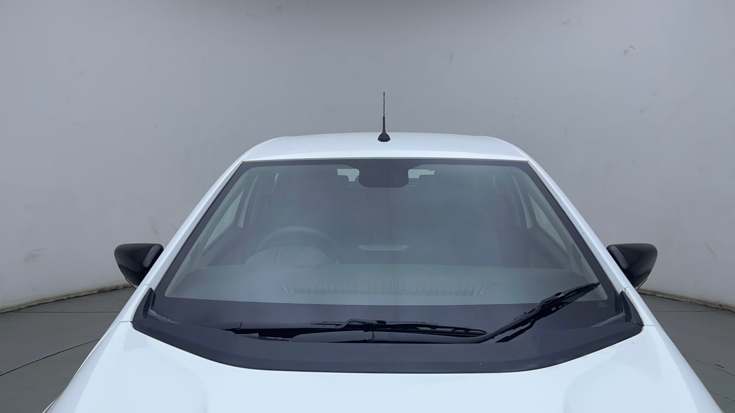 Used 2022 Tata Altroz XZ Petrol Petrol Manual exterior FRONT WINDSHIELD VIEW