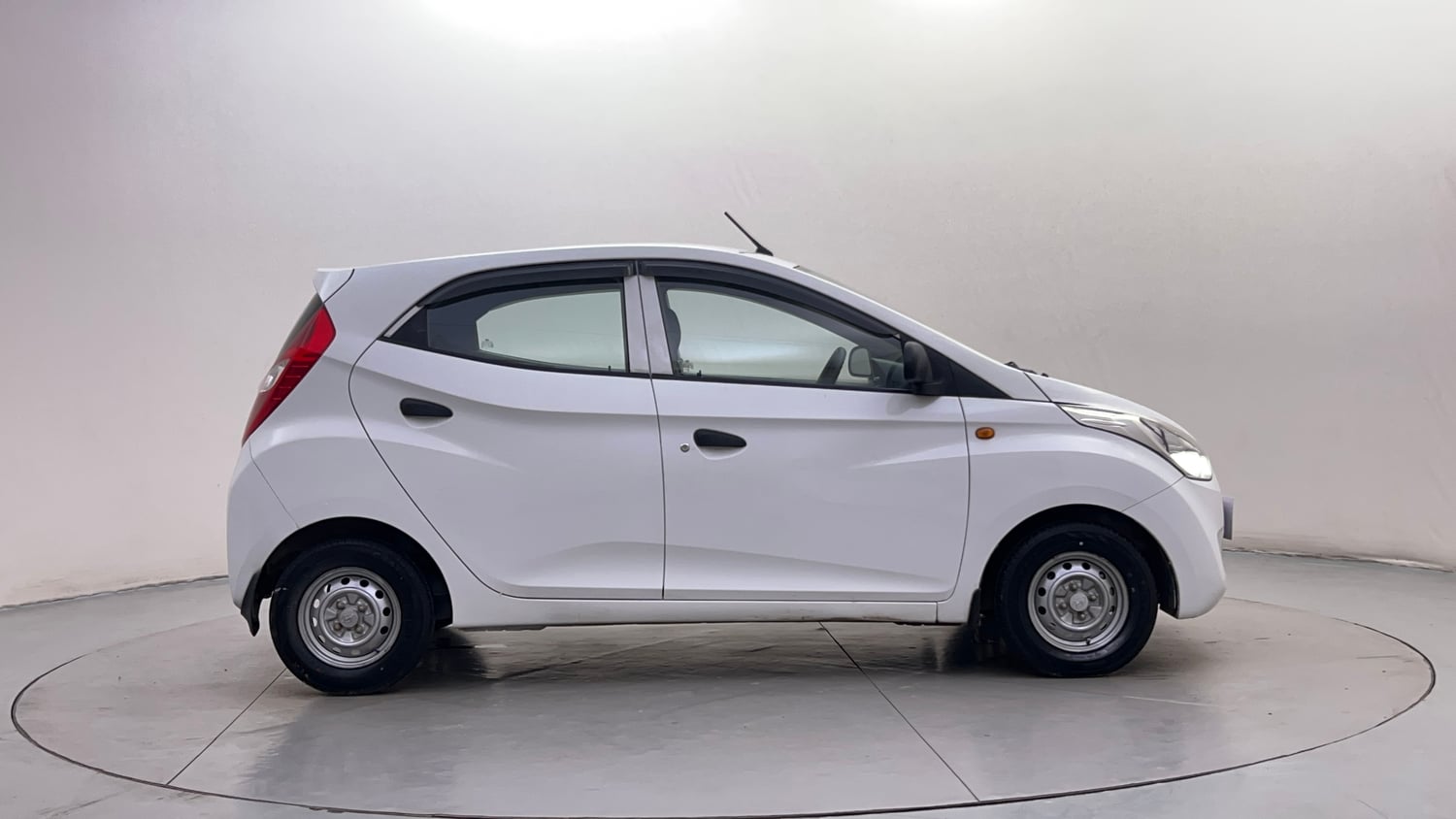 Used 2017 Hyundai Eon Era + Petrol Manual exterior RIGHT SIDE VIEW