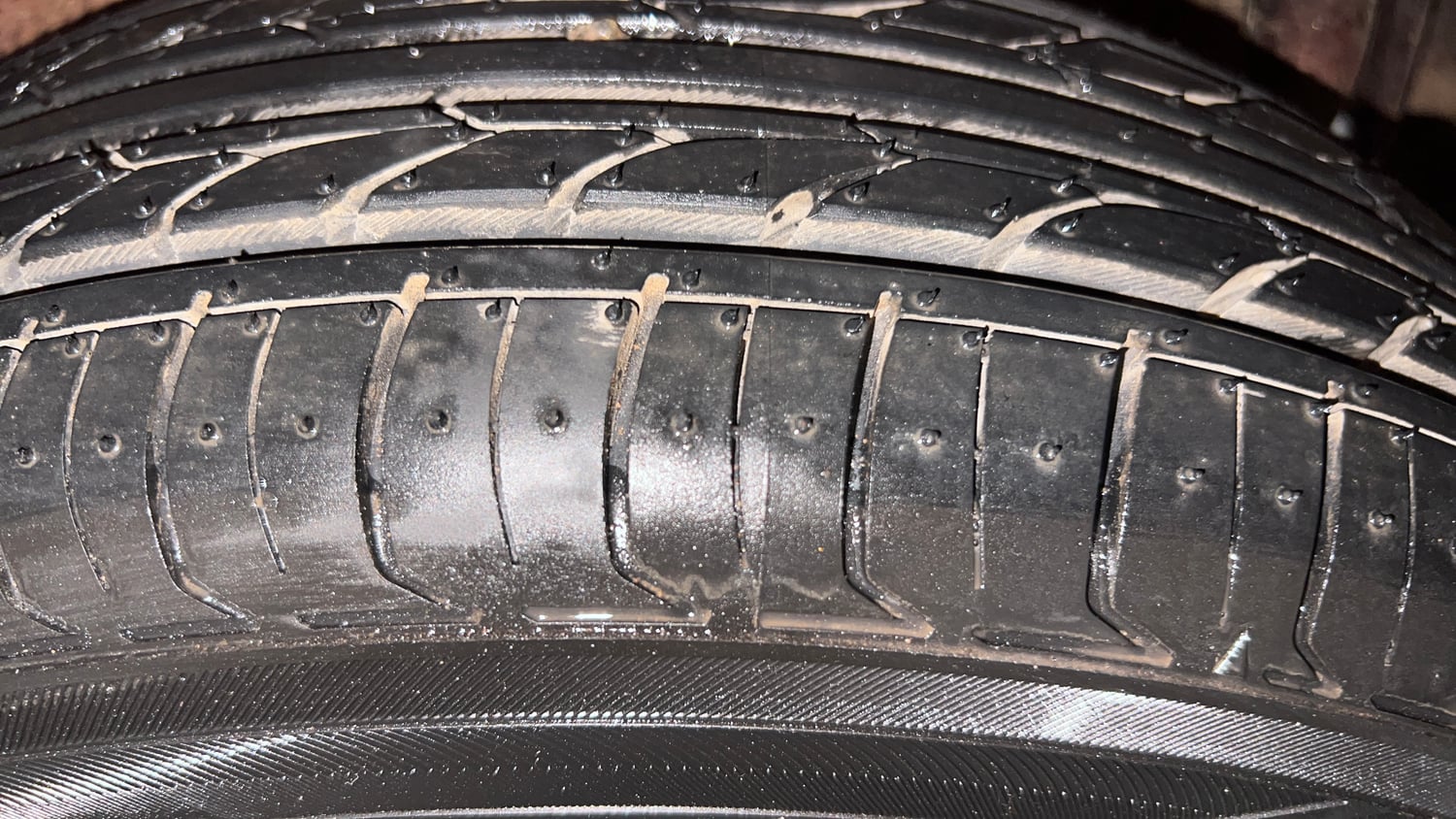 Used 2014 Maruti Suzuki Celerio VXi Petrol Manual tyres LEFT REAR TYRE TREAD VIEW
