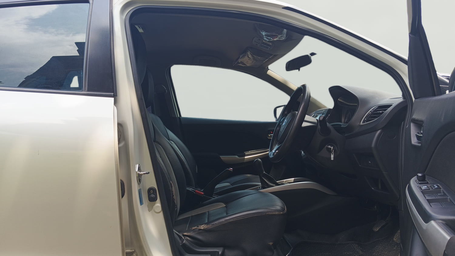 Used 2017 Maruti Suzuki Baleno Delta 1.2 Petrol Manual interior RIGHT SIDE FRONT DOOR CABIN VIEW