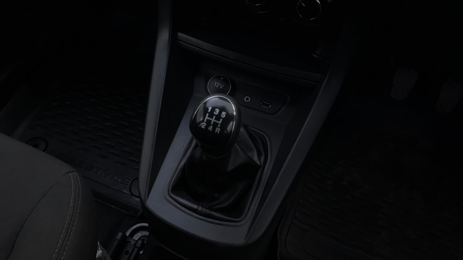 Used 2018 Ford Freestyle Trend 1.2 Ti-VCT Petrol Manual interior GEAR  KNOB VIEW
