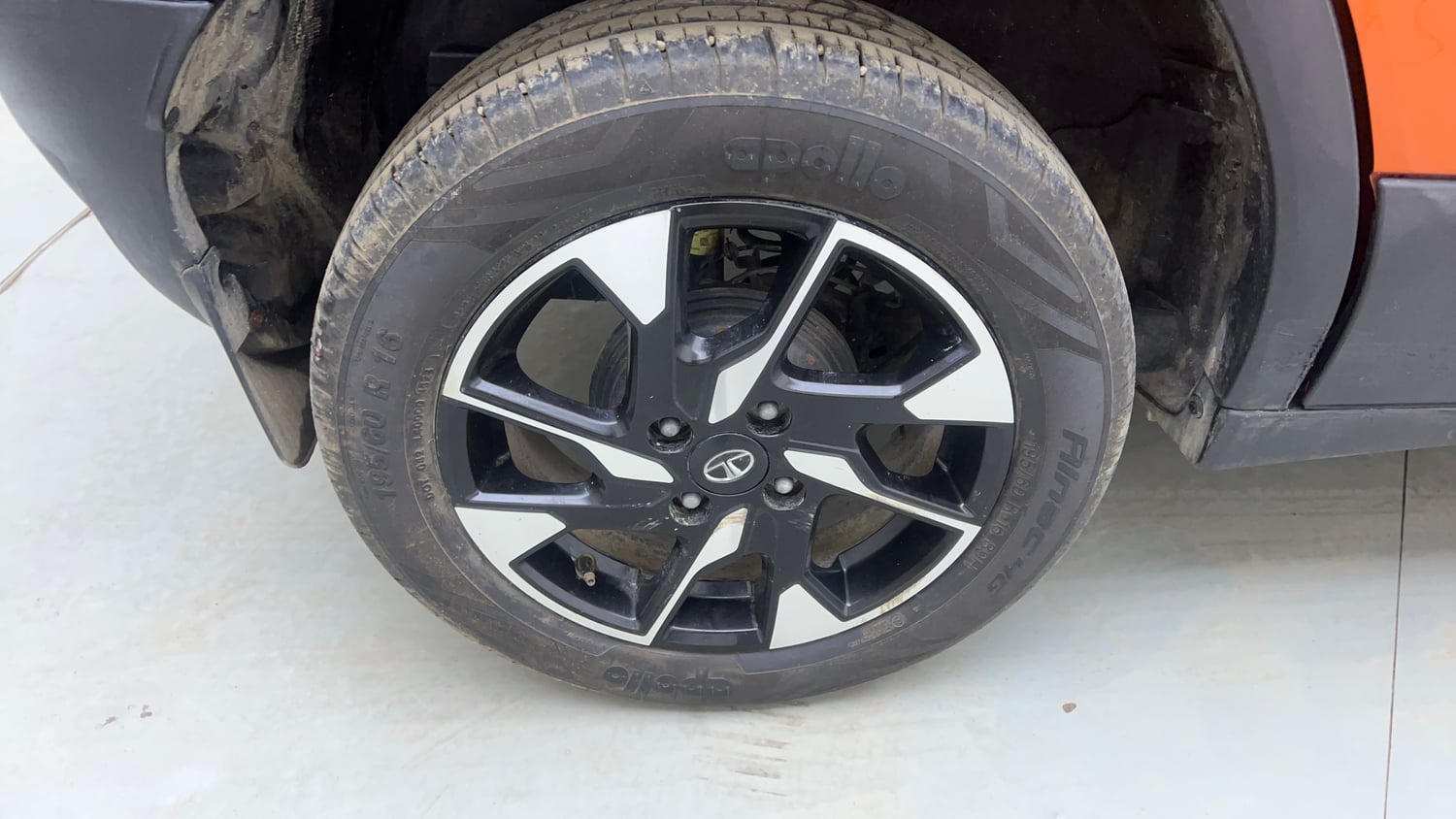 Used 2023 Tata Punch Creative Dual Tone AMT Petrol Automatic tyres RIGHT REAR TYRE RIM VIEW