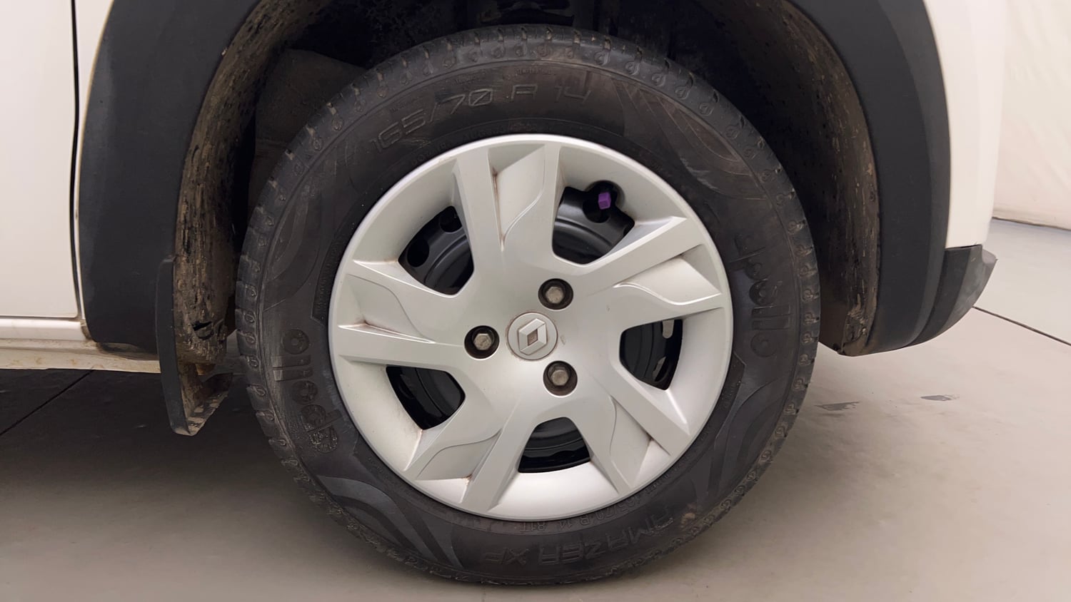 Used 2022 Renault Kwid RXT 1.0 AMT Petrol Automatic tyres RIGHT FRONT TYRE RIM VIEW