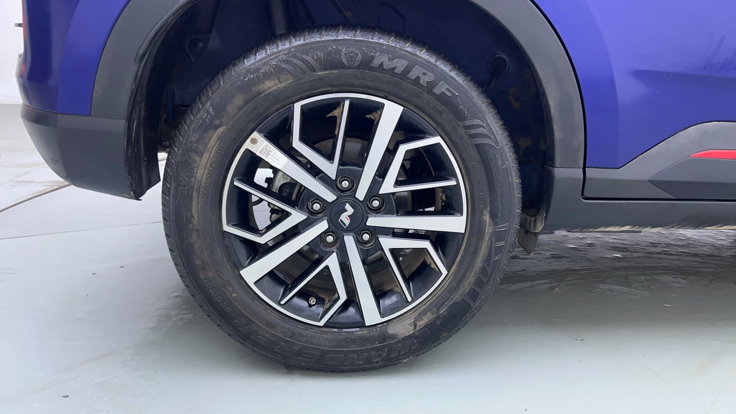 Used 2022 Hyundai Venue N-Line N6 DCT Dual Tone Petrol Automatic tyres RIGHT REAR TYRE RIM VIEW