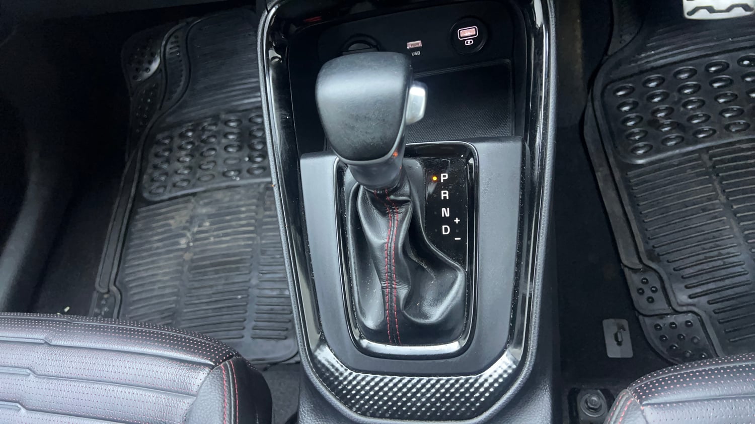 Used 2020 Kia Sonet GTX Plus 1.5 AT Diesel Automatic interior GEAR  KNOB VIEW