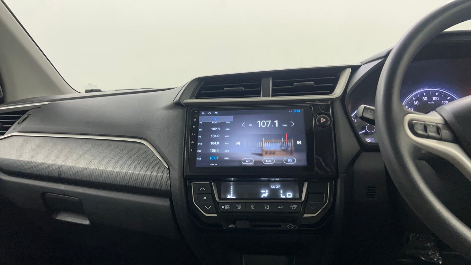Used 2017 Honda BR-V V CVT Petrol Petrol Automatic interior MUSIC SYSTEM & AC CONTROL VIEW