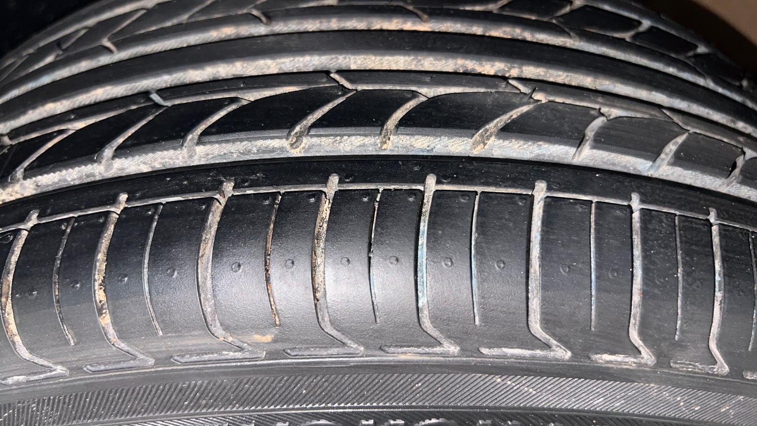 Used 2018 Volkswagen Polo Comfortline 1.0L (P) Petrol Manual tyres LEFT FRONT TYRE TREAD VIEW