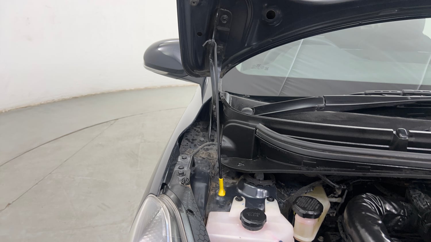 Used 2024 Hyundai Aura SX 1.2 CNG Cng Manual engine ENGINE RIGHT SIDE HINGE & APRON VIEW