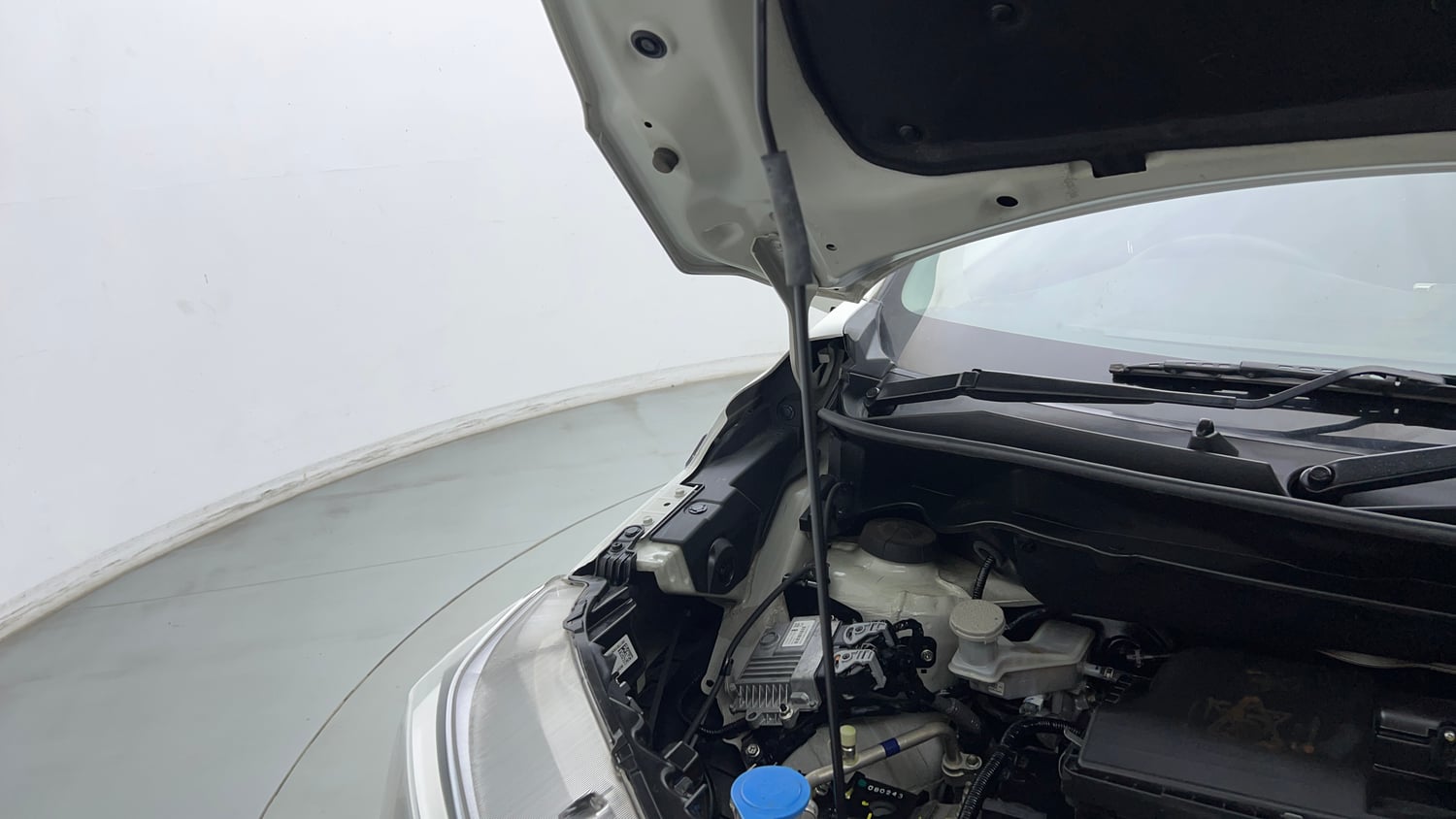Used 2024 Maruti Suzuki XL6 Zeta MT CNG Cng Manual engine ENGINE RIGHT SIDE HINGE & APRON VIEW
