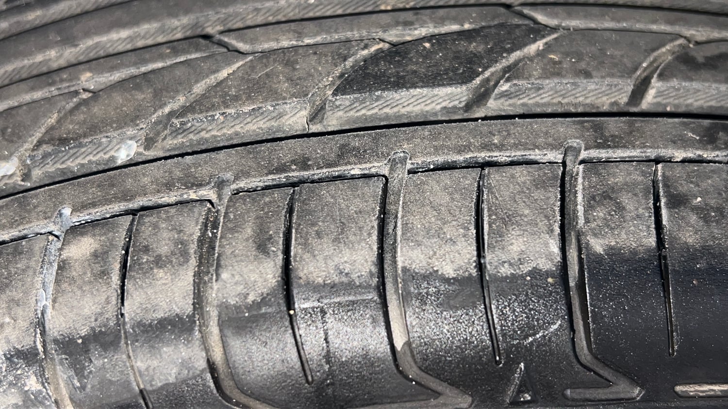 Used 2019 Tata Tiago Revotron XZ w/o Alloy Petrol Manual tyres LEFT FRONT TYRE TREAD VIEW
