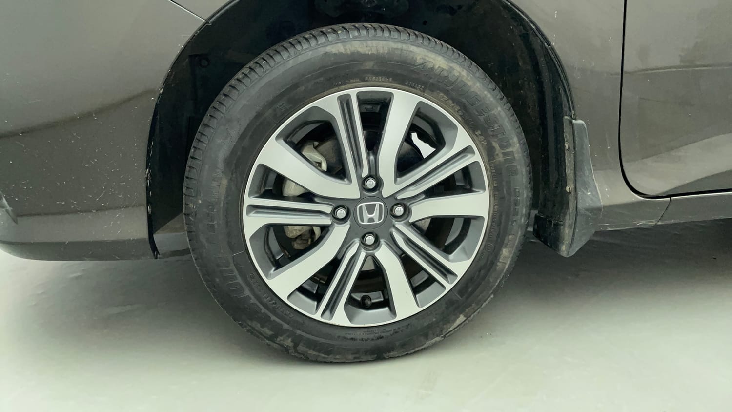 Used 2022 Honda City 4th Generation V Petrol Petrol Manual tyres LEFT FRONT TYRE RIM VIEW