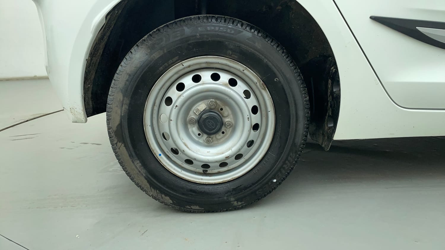 Used 2022 Tata Altroz XE Plus Petrol Petrol Manual tyres RIGHT REAR TYRE RIM VIEW