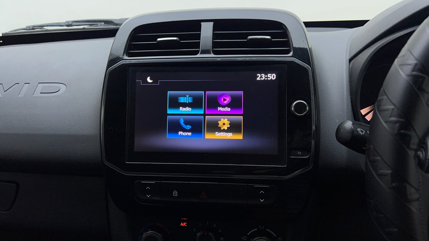 Used 2022 Renault Kwid RXT 1.0 AMT (O) Petrol Automatic top_features Touch screen infotainment system