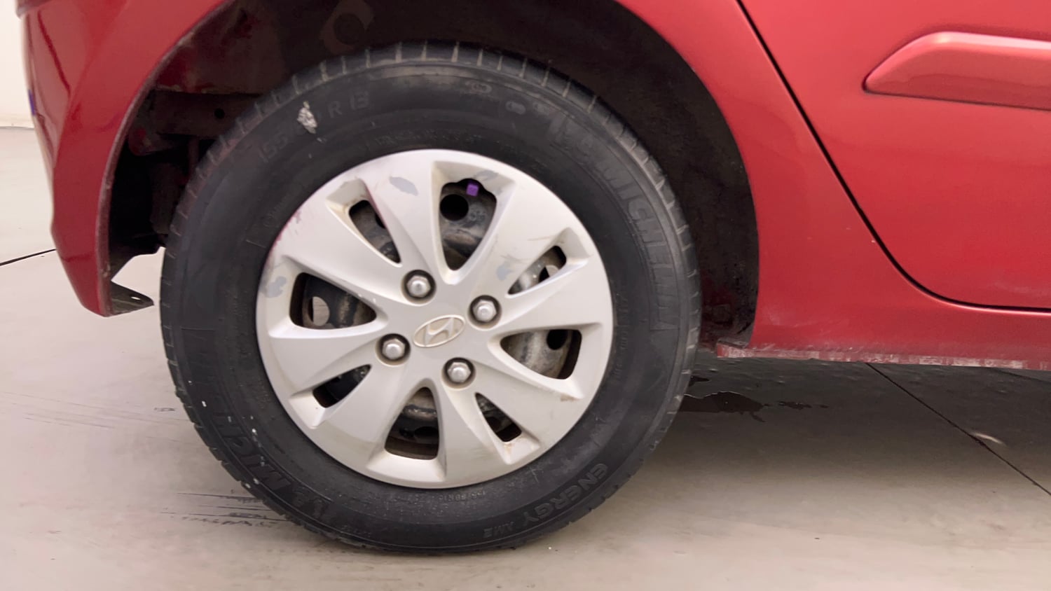 Used 2013 Hyundai i10 Sportz 1.2 AT Kappa2 Petrol Automatic tyres RIGHT REAR TYRE RIM VIEW