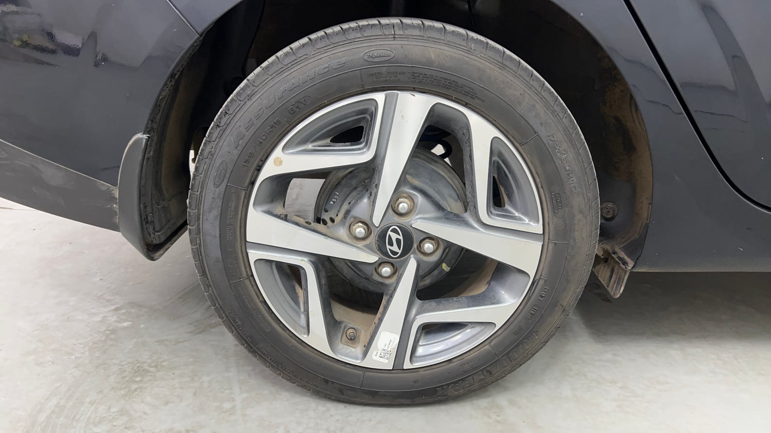 Used 2024 Hyundai Aura SX 1.2 CNG Cng Manual tyres RIGHT REAR TYRE RIM VIEW