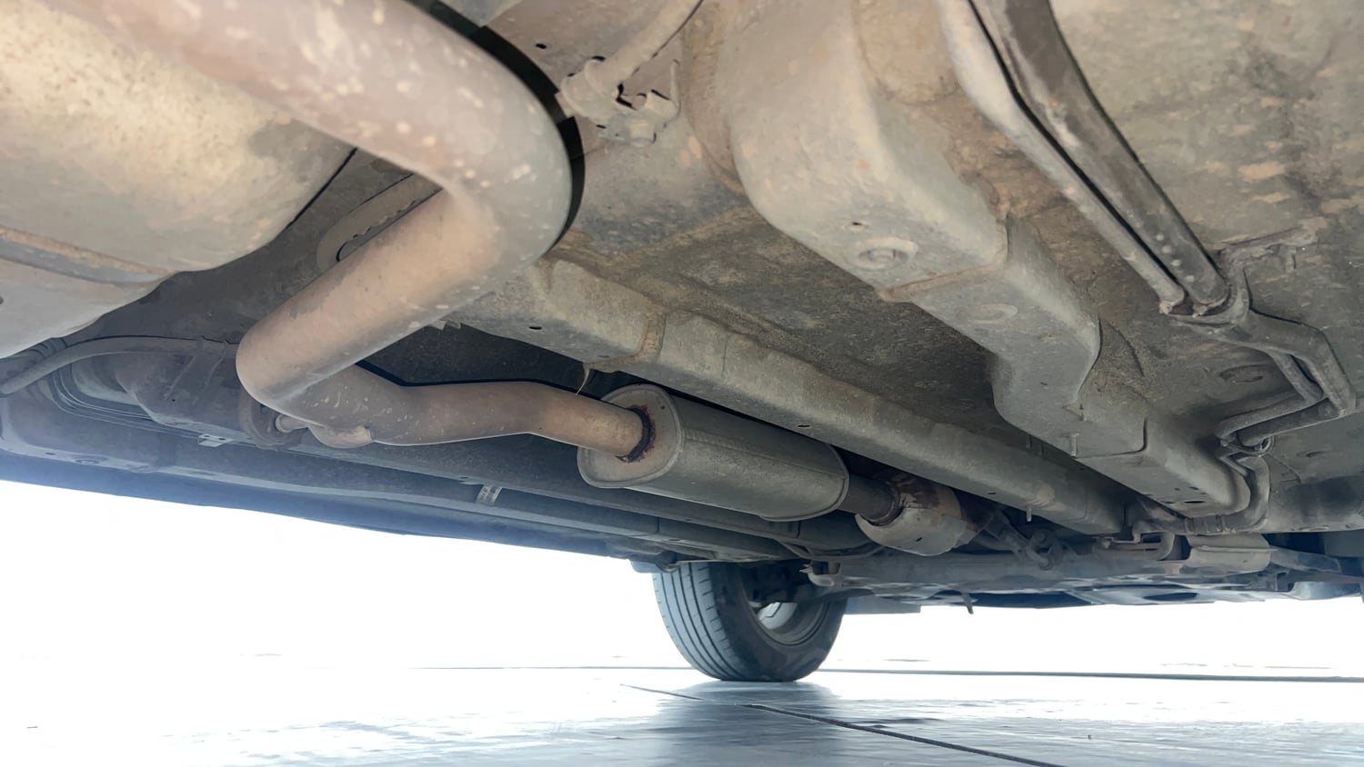 Used 2022 Hyundai Alcazar Prestige 7 STR 2.0 Petrol Petrol Manual extra REAR RIGHT UNDERBODY VIEW
