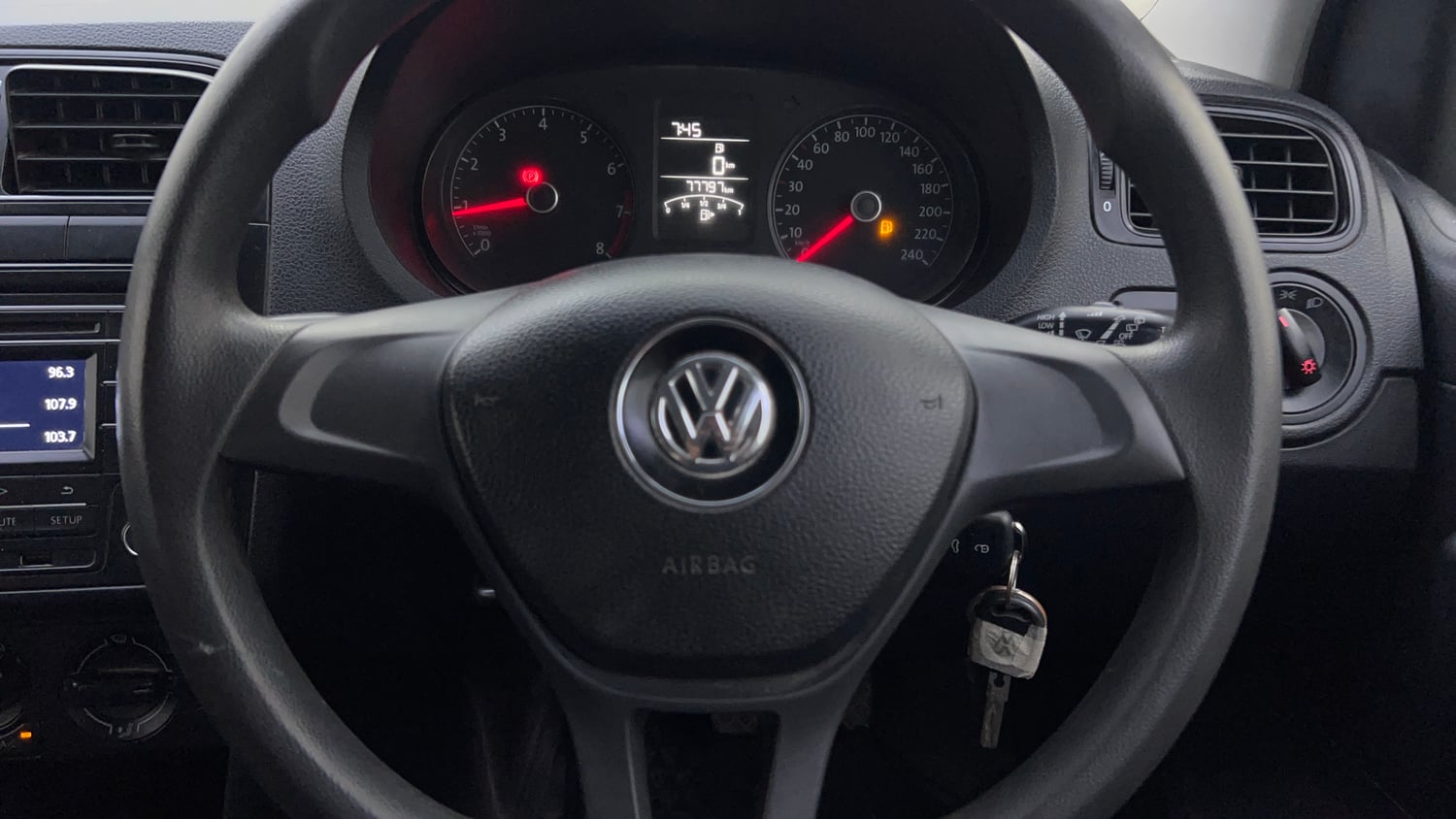 Used 2018 Volkswagen Polo Comfortline 1.0L (P) Petrol Manual top_features Airbags