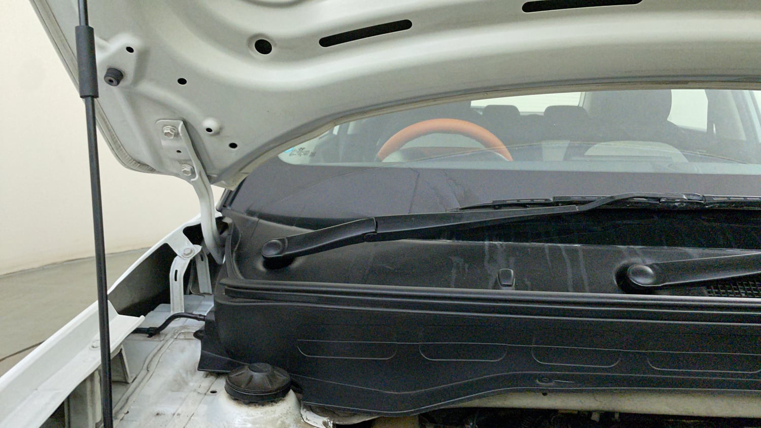 Used 2023 Hyundai Venue SX 1.5 CRDi Diesel Manual engine ENGINE RIGHT SIDE HINGE & APRON VIEW