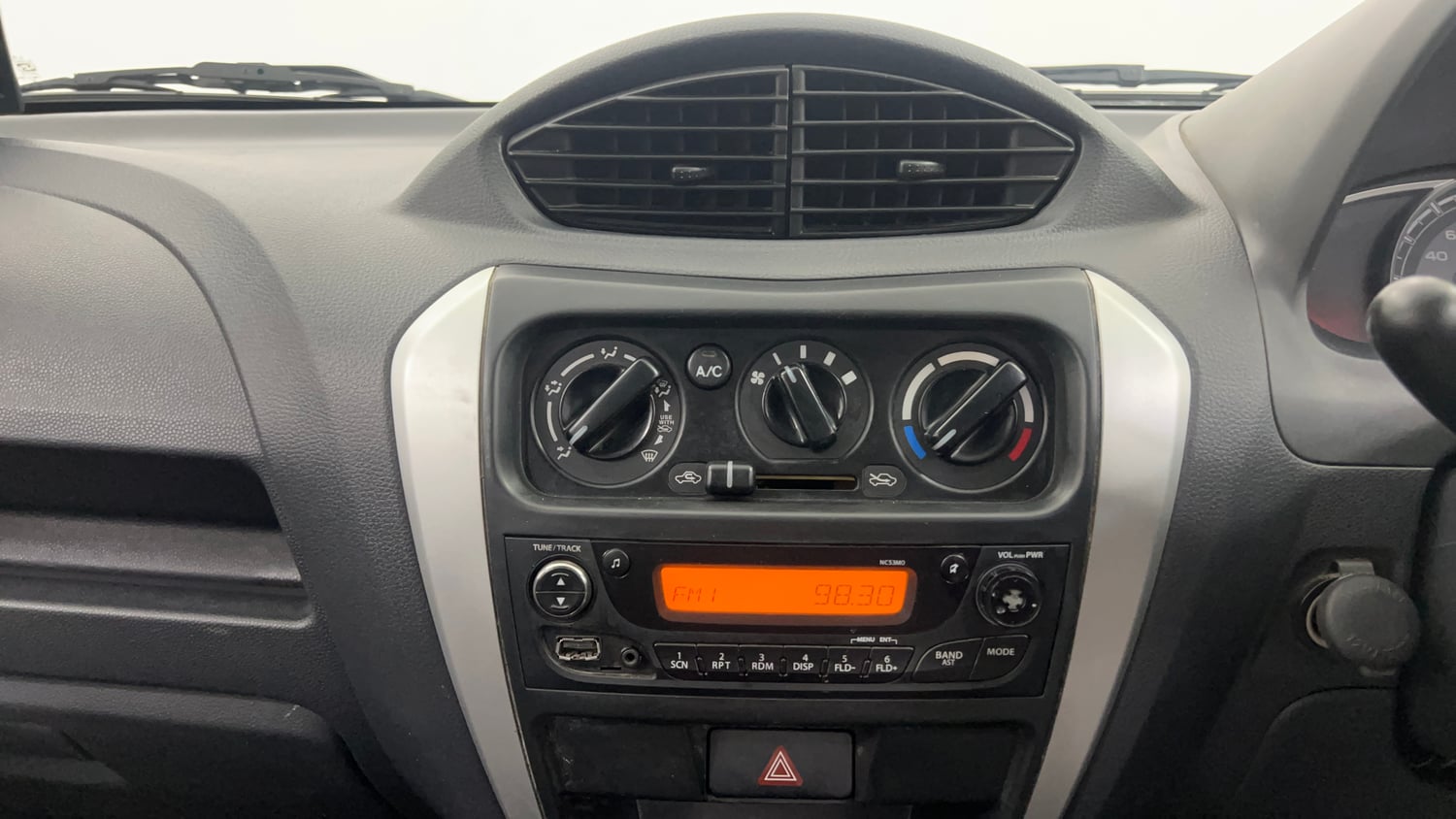 Used 2016 Maruti Suzuki Alto 800 VXi Petrol Manual interior MUSIC SYSTEM & AC CONTROL VIEW
