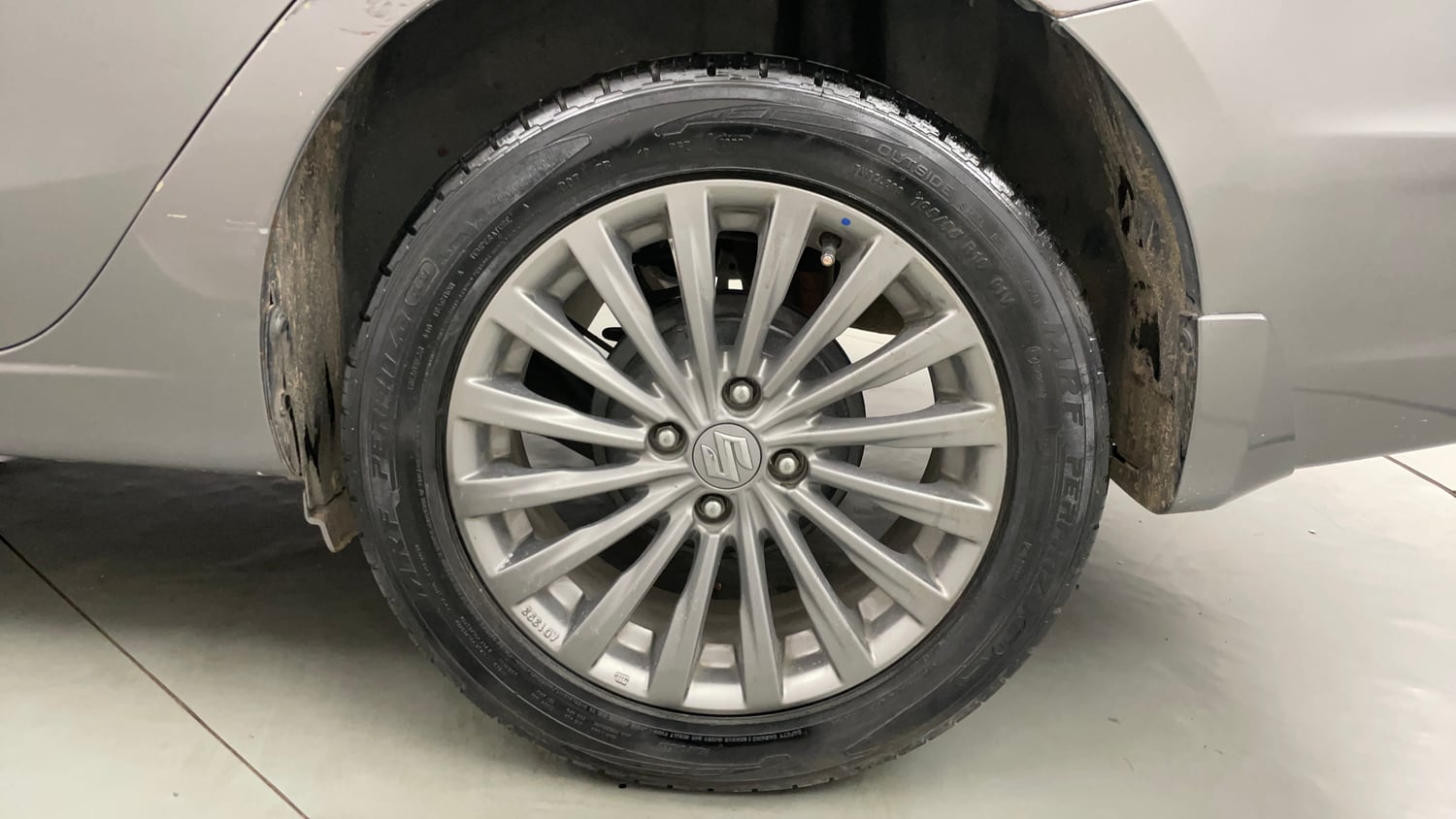 Used 2017 Maruti Suzuki Ciaz Alpha 1.4 MT Petrol Manual tyres LEFT REAR TYRE RIM VIEW