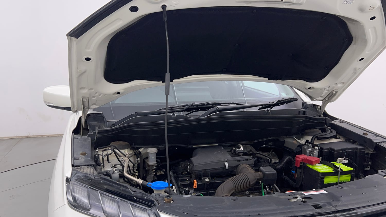 Used 2024 Maruti Suzuki Grand Vitara Delta CNG Cng Manual engine ENGINE RIGHT SIDE HINGE & APRON VIEW