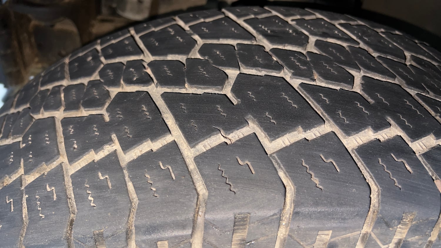 Used 2023 Mahindra Thar LX Hard Top Petrol AT RWD Petrol Automatic tyres LEFT FRONT TYRE TREAD VIEW