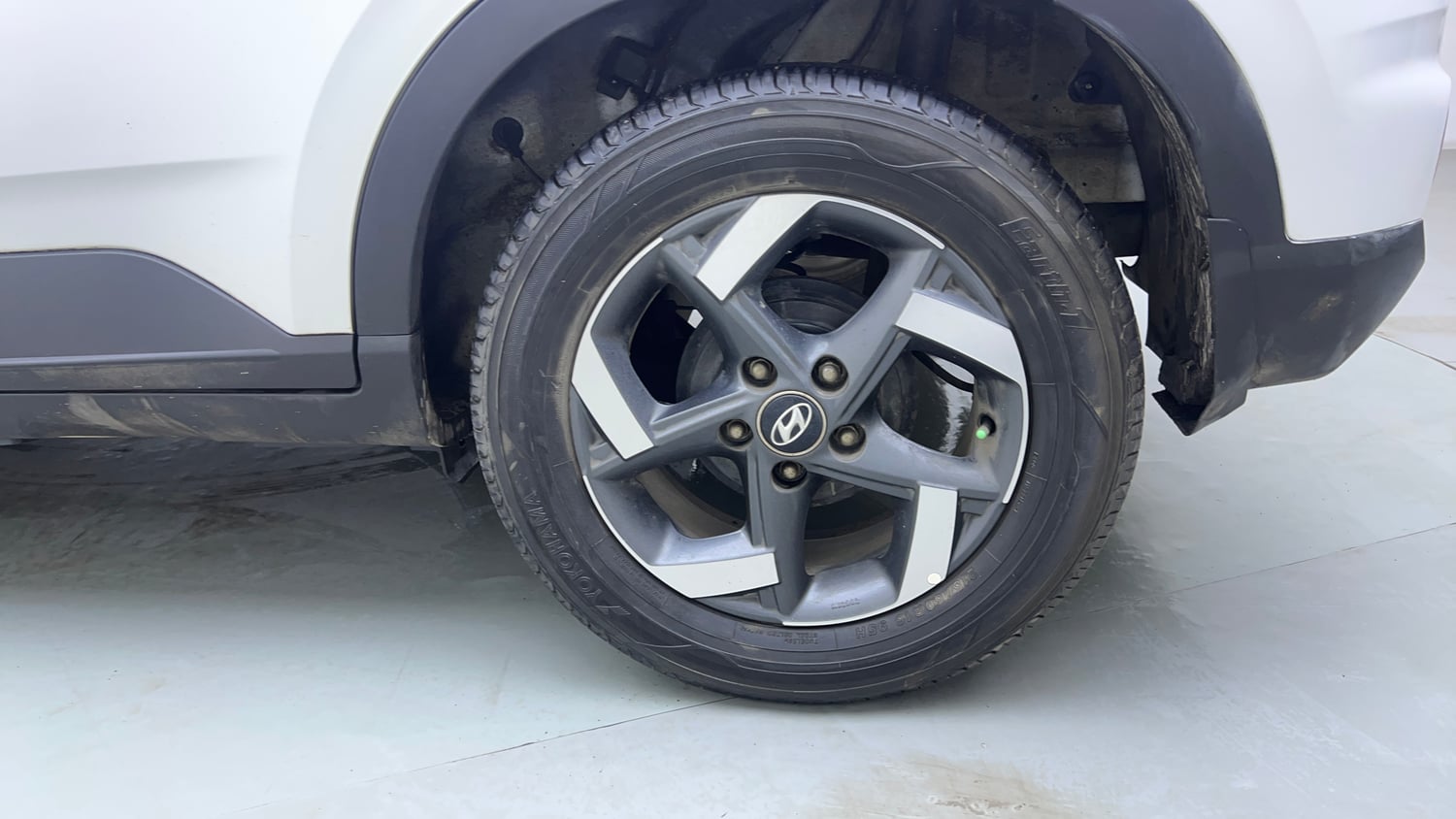 Used 2019 Hyundai Venue SX Plus 1.0 Turbo DCT Petrol Automatic tyres LEFT REAR TYRE RIM VIEW