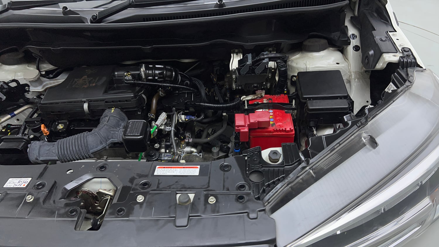 Used 2024 Maruti Suzuki XL6 Zeta MT CNG Cng Manual engine ENGINE LEFT SIDE VIEW