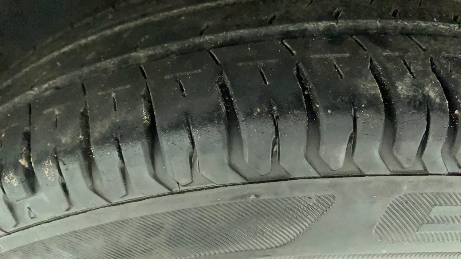 Used 2022 Tata Altroz XE Plus Petrol Petrol Manual tyres LEFT FRONT TYRE TREAD VIEW