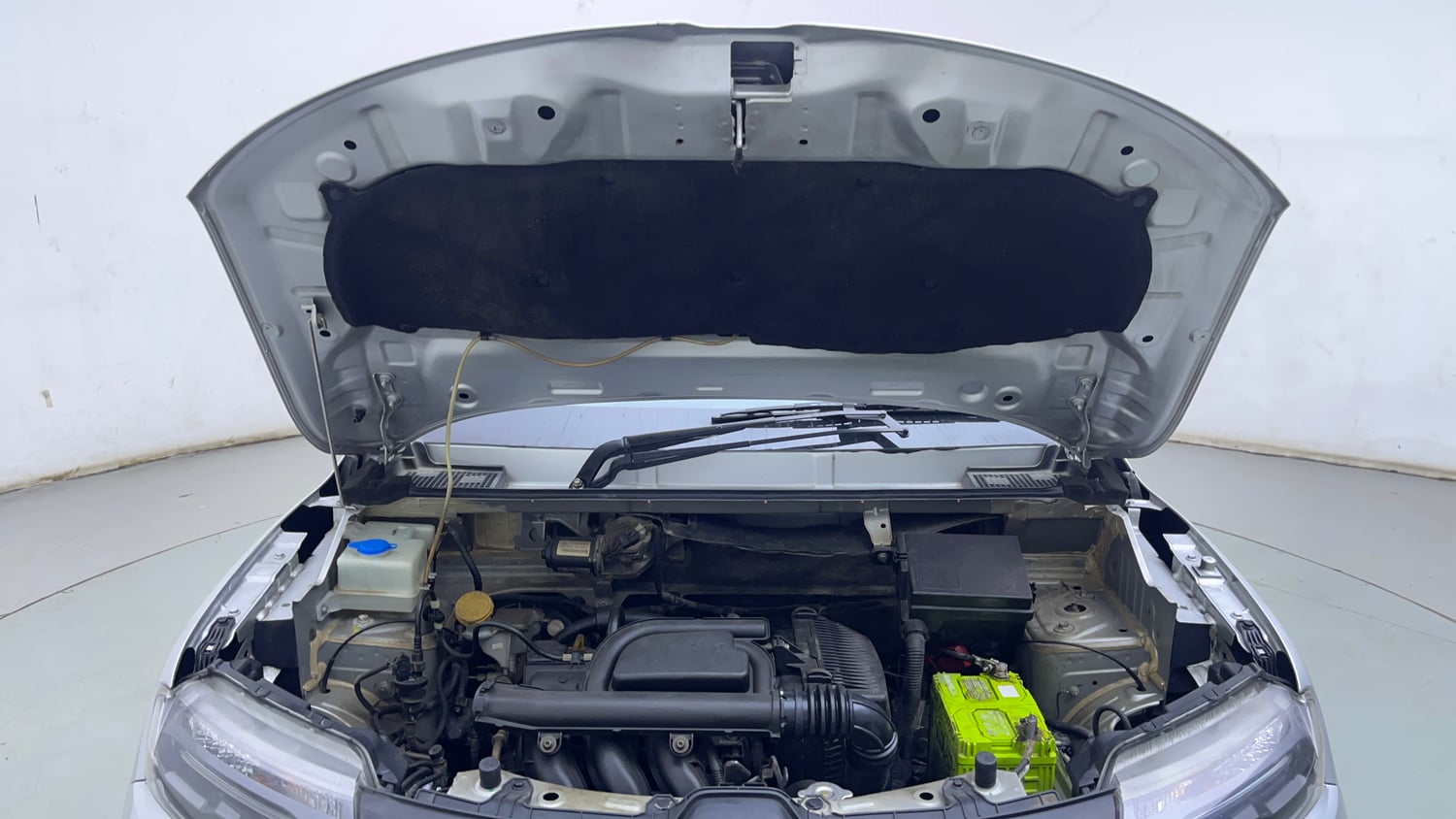 Used 2021 Renault Kwid RXT 1.0 Opt Petrol Manual engine ENGINE & BONNET OPEN FRONT VIEW