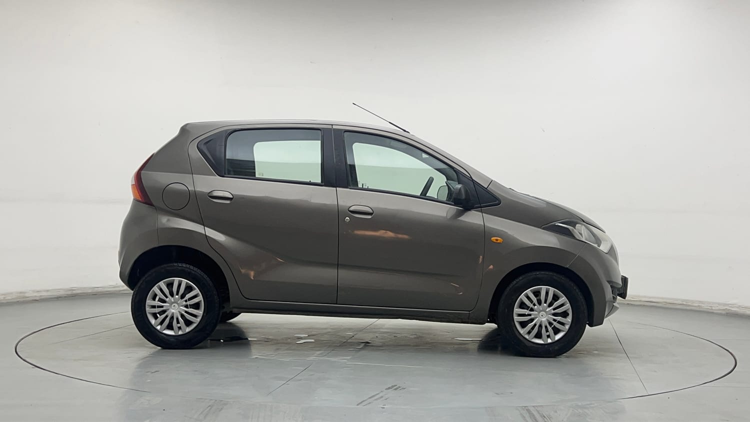 Used 2018 Datsun Redi-GO T (O) Petrol Manual exterior RIGHT SIDE VIEW