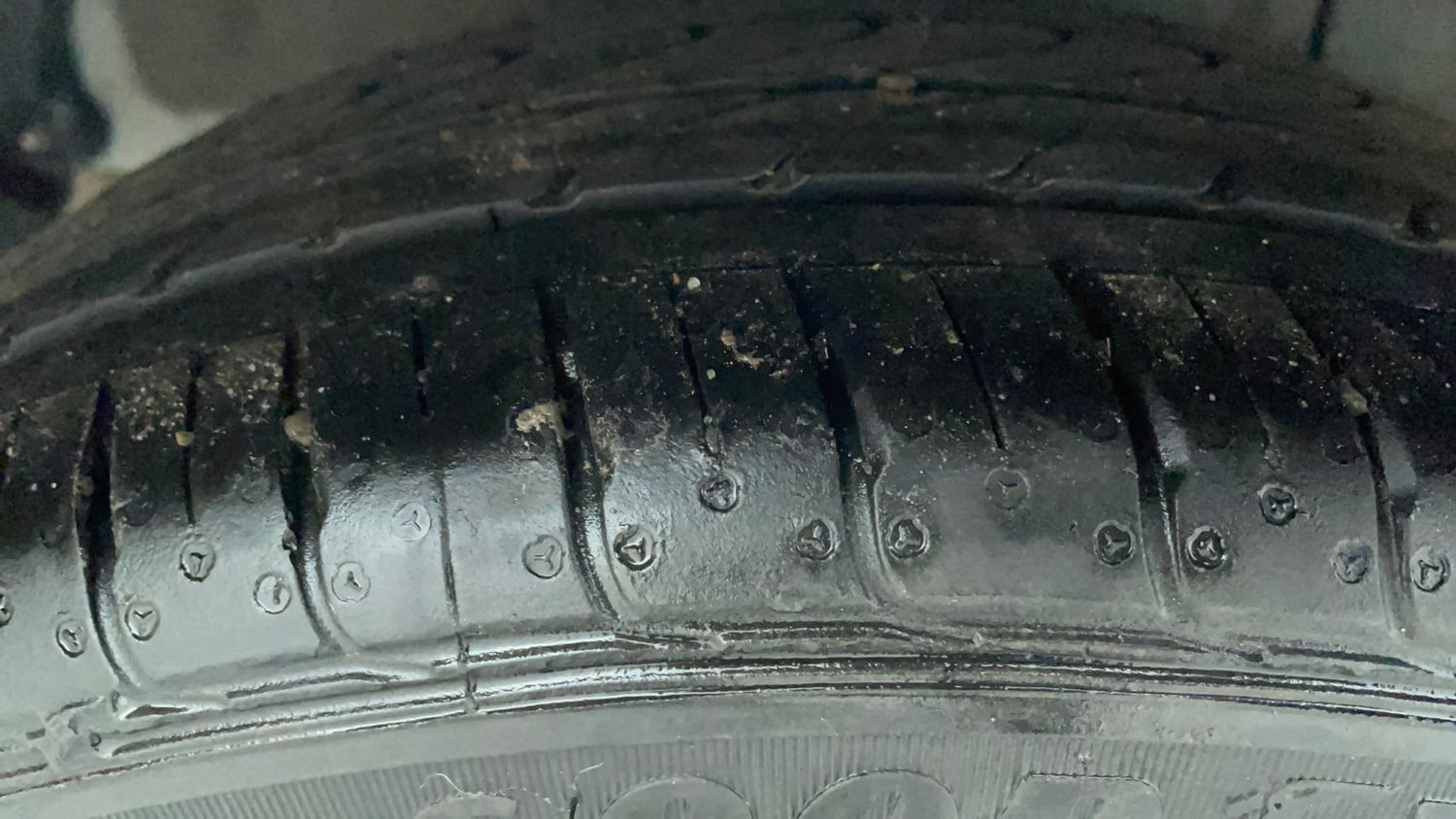 Used 2024 Hyundai Aura SX 1.2 (O) Petrol Petrol Manual tyres RIGHT REAR TYRE TREAD VIEW