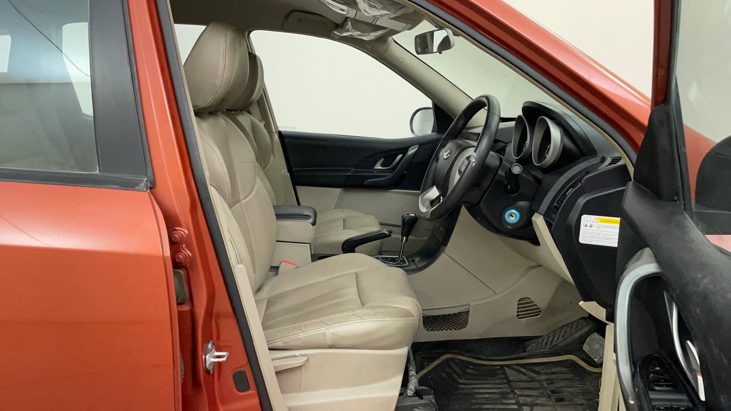Used 2016 Mahindra XUV500 W8 AT Diesel Automatic interior RIGHT SIDE FRONT DOOR CABIN VIEW
