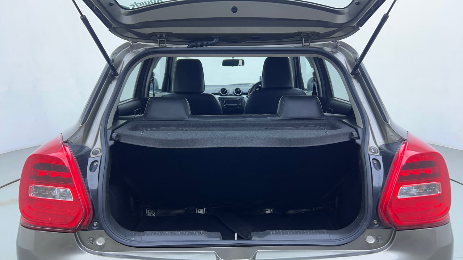 Used 2018 Maruti Suzuki Swift VXi AMT Petrol Automatic interior DICKY INSIDE VIEW