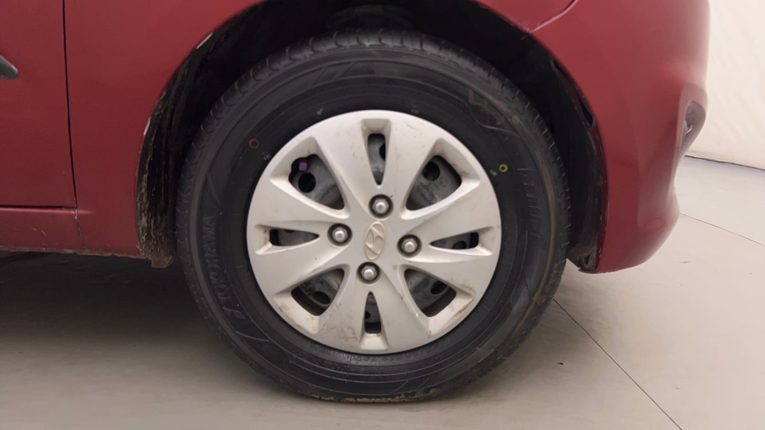 Used 2013 Hyundai i10 Magna 1.2 Kappa2 Petrol Manual tyres RIGHT FRONT TYRE RIM VIEW