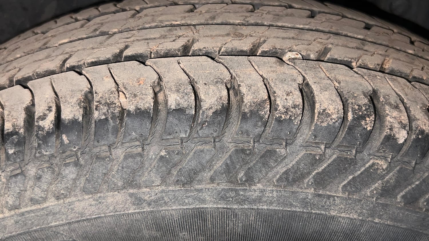 Used 2012 Maruti Suzuki Swift VXi Petrol Manual tyres LEFT REAR TYRE TREAD VIEW