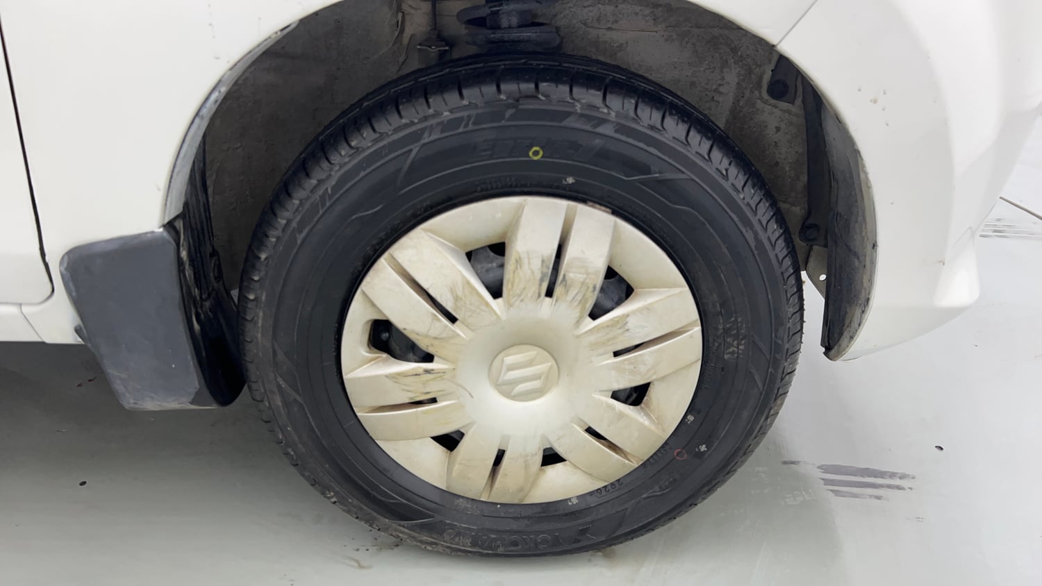 Used 2013 Maruti Suzuki Alto 800 Vxi Petrol Manual tyres RIGHT FRONT TYRE RIM VIEW