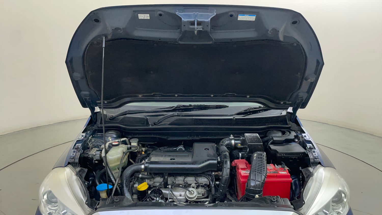 Used 2018 Maruti Suzuki S-Cross Zeta 1.3 Diesel Manual engine ENGINE & BONNET OPEN FRONT VIEW