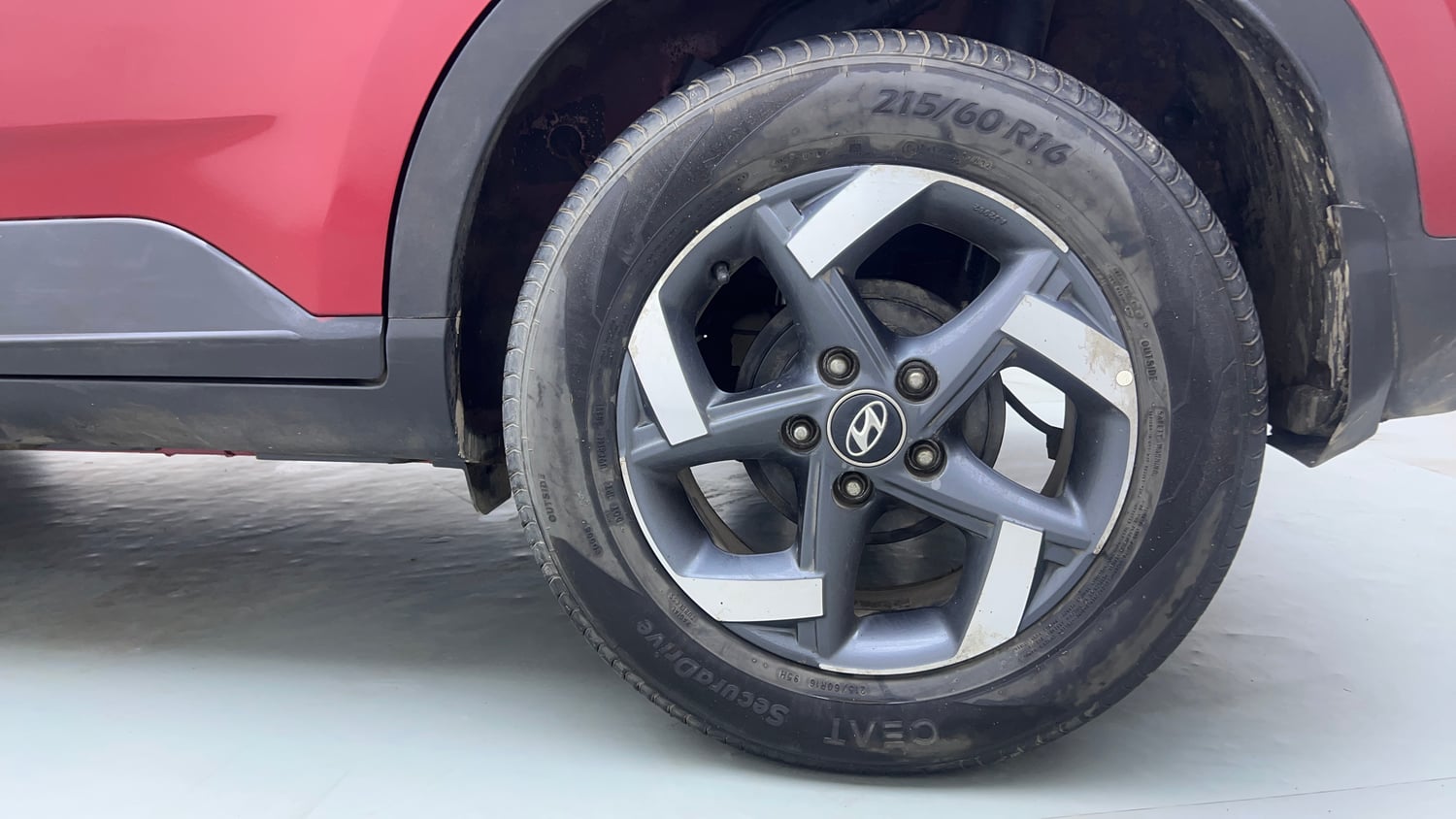 Used 2019 Hyundai Venue SX Plus 1.0 Turbo DCT Petrol Automatic tyres LEFT REAR TYRE RIM VIEW